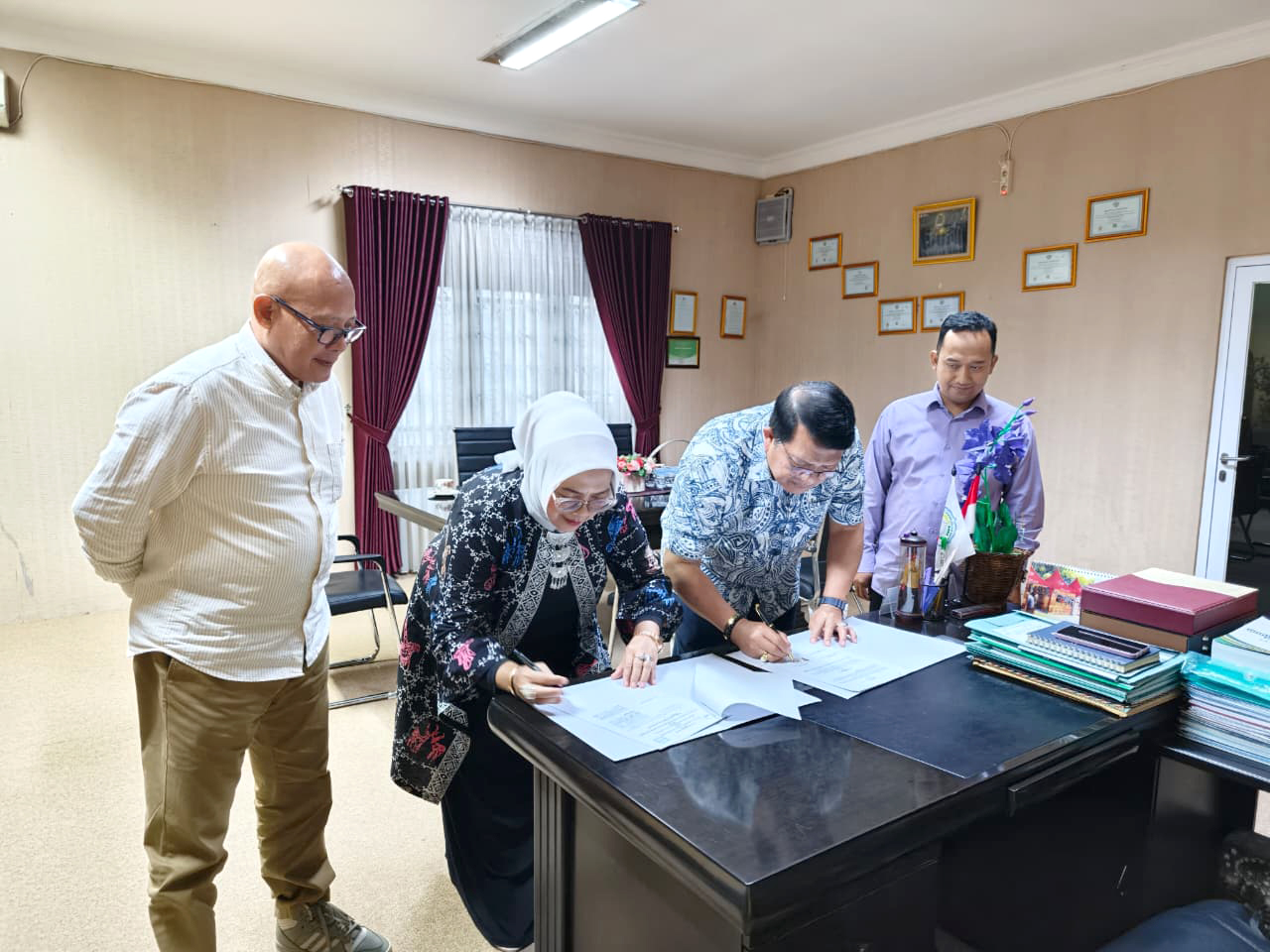 Acara Penandatanganan Kerjasama DPK APINDO Kabupaten Bogor dengan Rektor IAI Nasional Laa Roiba.